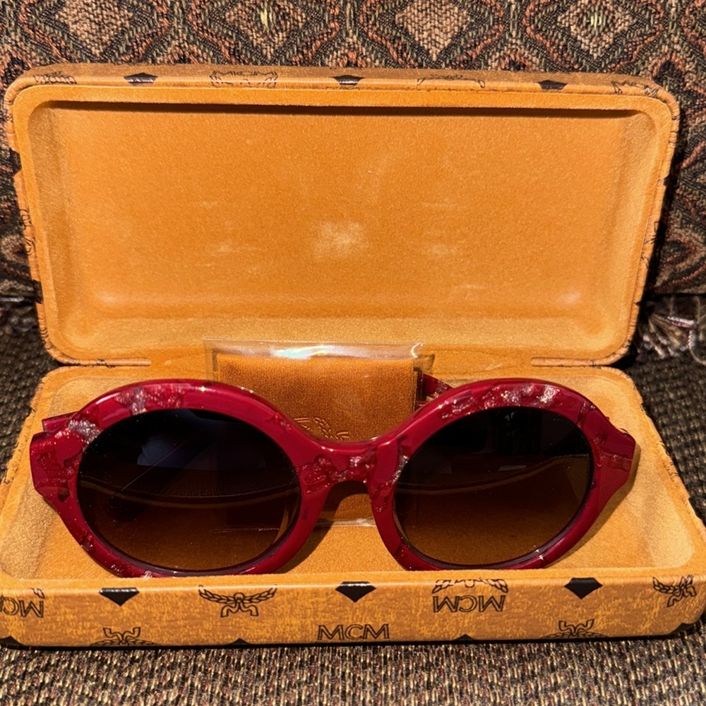 🔥NWT - Women’s MCM 53mm Round Sunglasses🔥